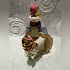 Lenox little town of Bethlehem king Figurine with Gold and Pink Accents nib